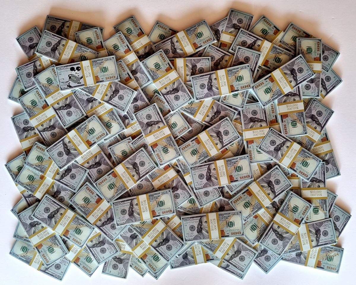 Dirty Money sculpture